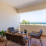 Bayview 2-br W Terrace In Lägenhet Larnaca