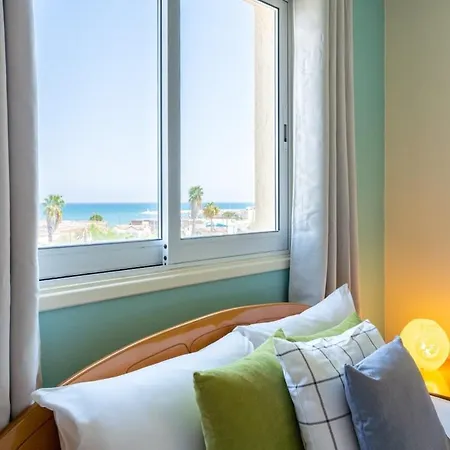 Lägenhet Bayview 2-br W Terrace In Larnaca