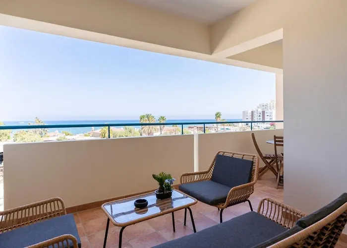 Bayview 2-br W Terrace In *