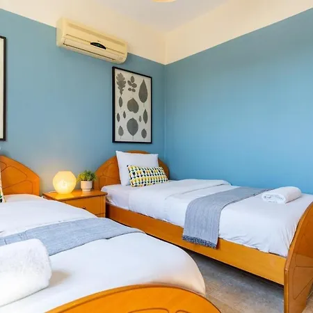 Bayview 2-br W Terrace In Larnaca