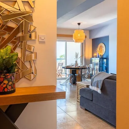 Bayview 2-br W Terrace In Lejlighed Larnaca