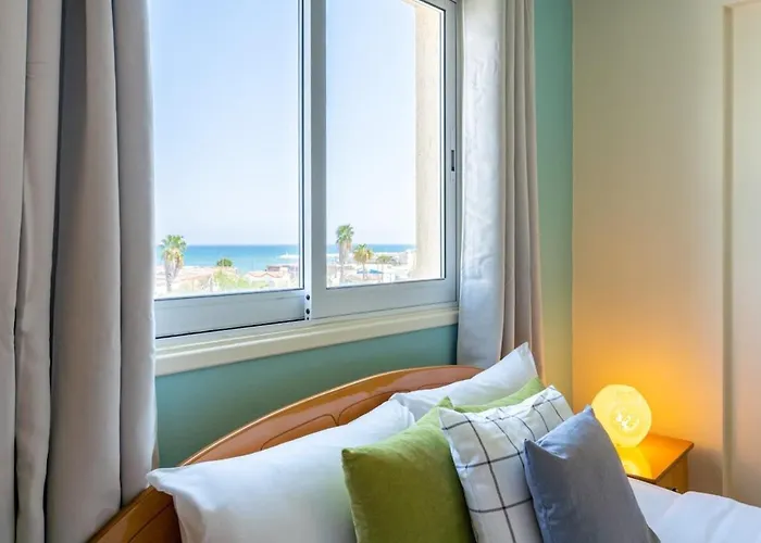 דירה Bayview 2-br W Terrace In לרנקה